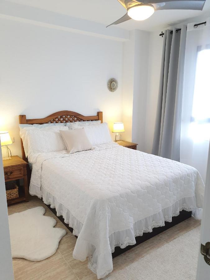 Apartment In Campoamor Overlooking The Swimming Pool エクステリア 写真